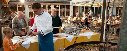 Großer Schwenkgrill auf unserer Sonnenterrasse